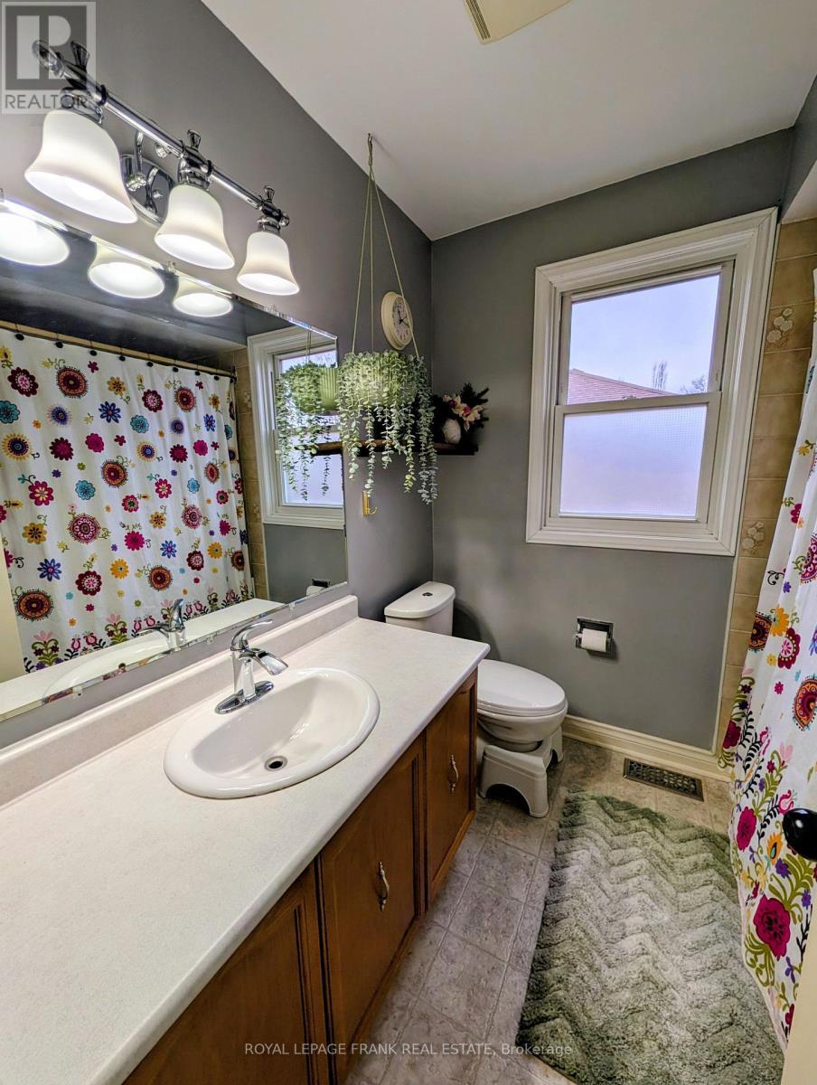 












588 CARLISLE STREET

,
Cobourg,




Ontario
K9A1X6

