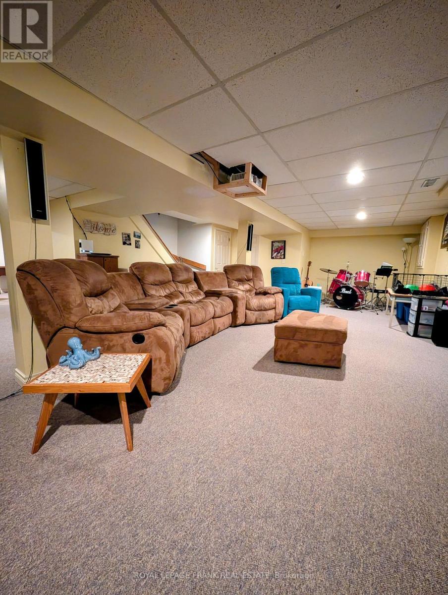 












588 CARLISLE STREET

,
Cobourg,




Ontario
K9A1X6

