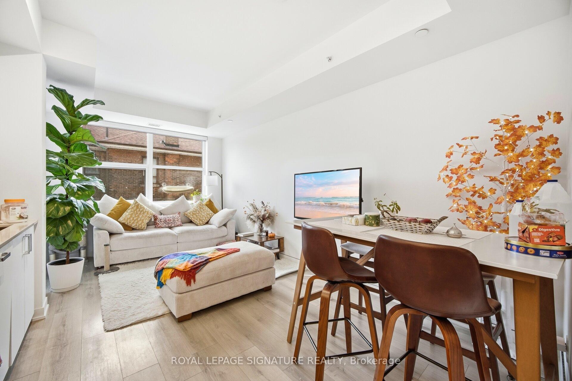 









1787


St Clair

Avenue West, 208,
Toronto,




ON
M6N 0B7

