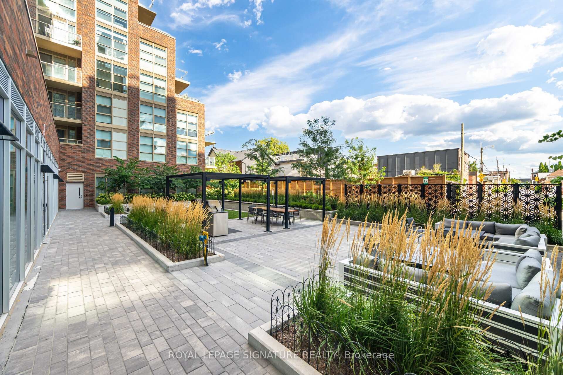 









1787


St Clair

Avenue West, 208,
Toronto,




ON
M6N 0B7

