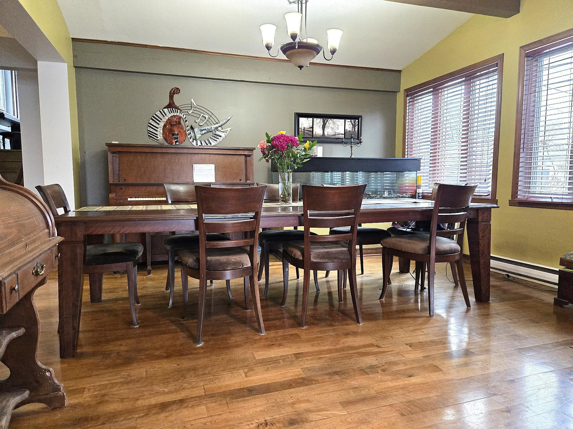 









1004


Av. Suzanne

,
Laval (Saint-Vincent-de-Paul),




QC
H7C2J6

