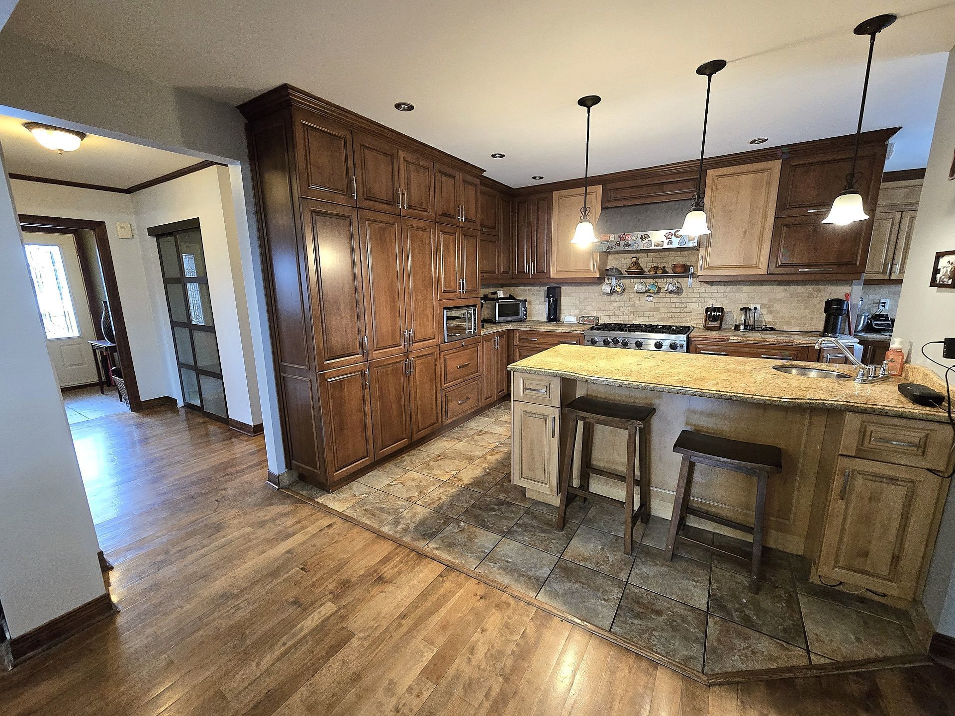 









1004


Av. Suzanne

,
Laval (Saint-Vincent-de-Paul),




QC
H7C2J6

