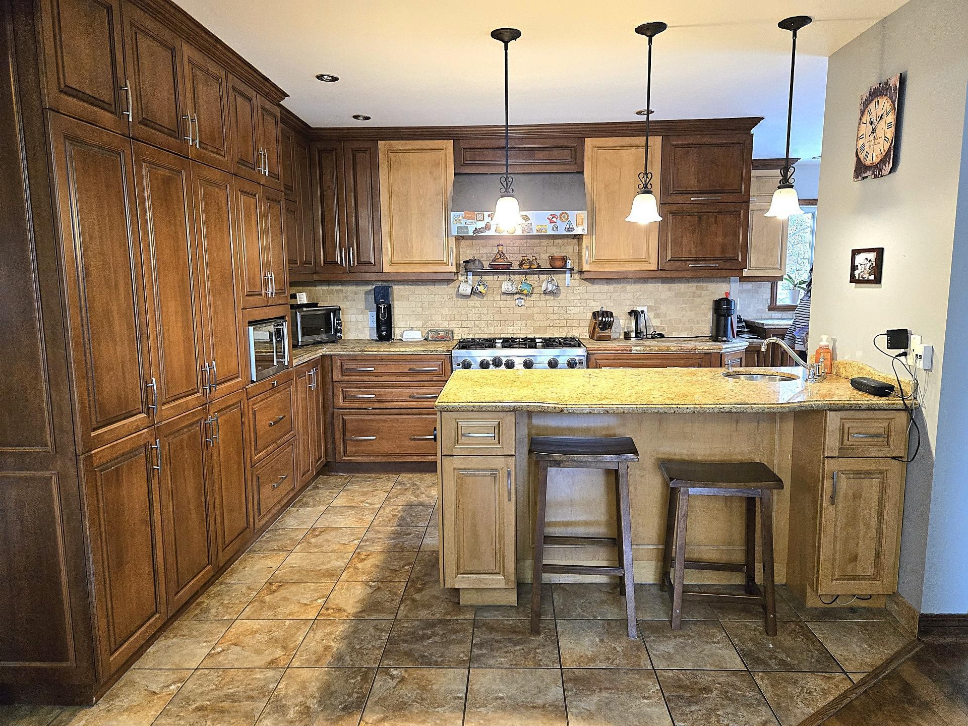 









1004


Av. Suzanne

,
Laval (Saint-Vincent-de-Paul),




QC
H7C2J6

