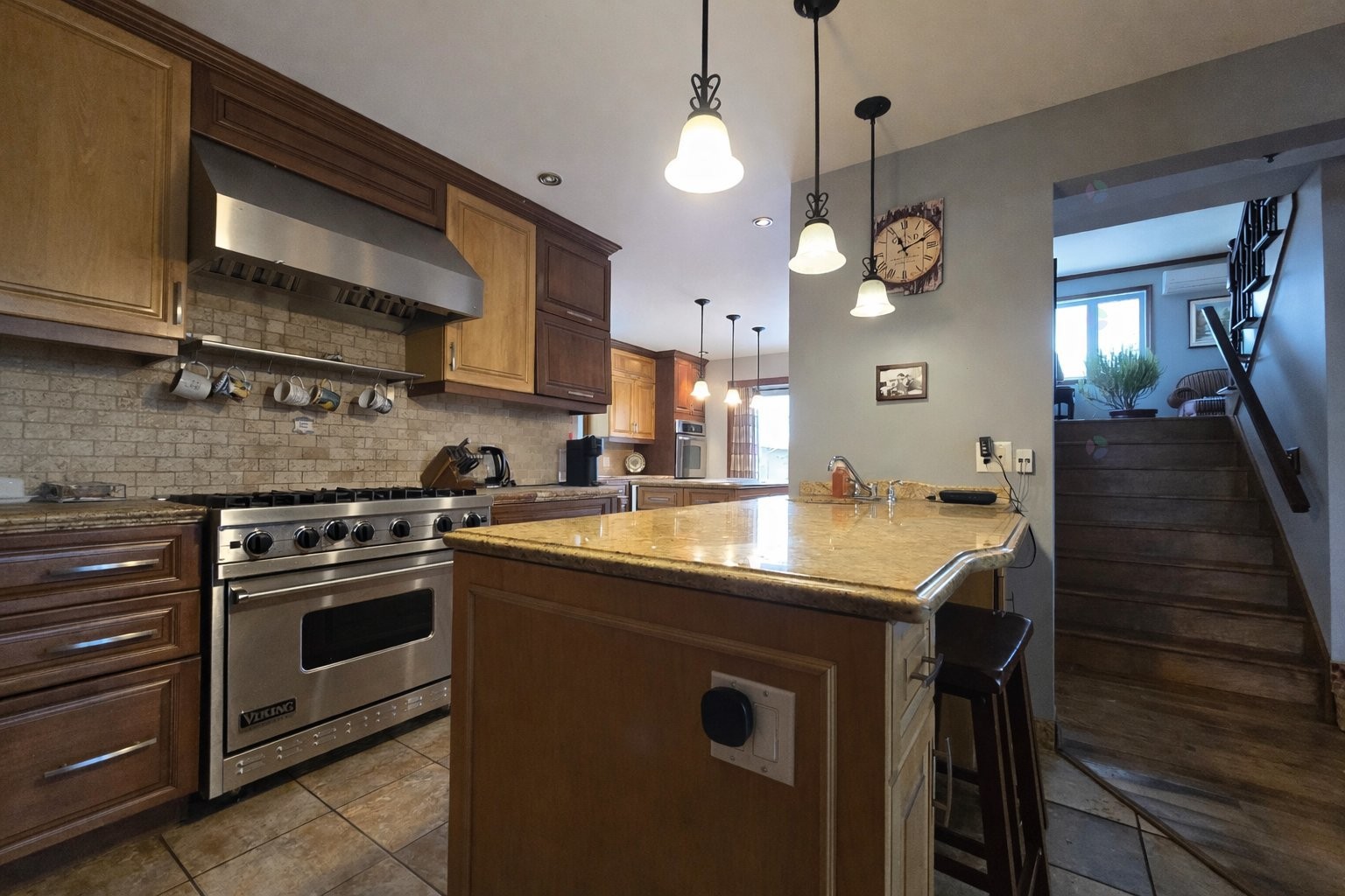 









1004


Av. Suzanne

,
Laval (Saint-Vincent-de-Paul),




QC
H7C2J6

