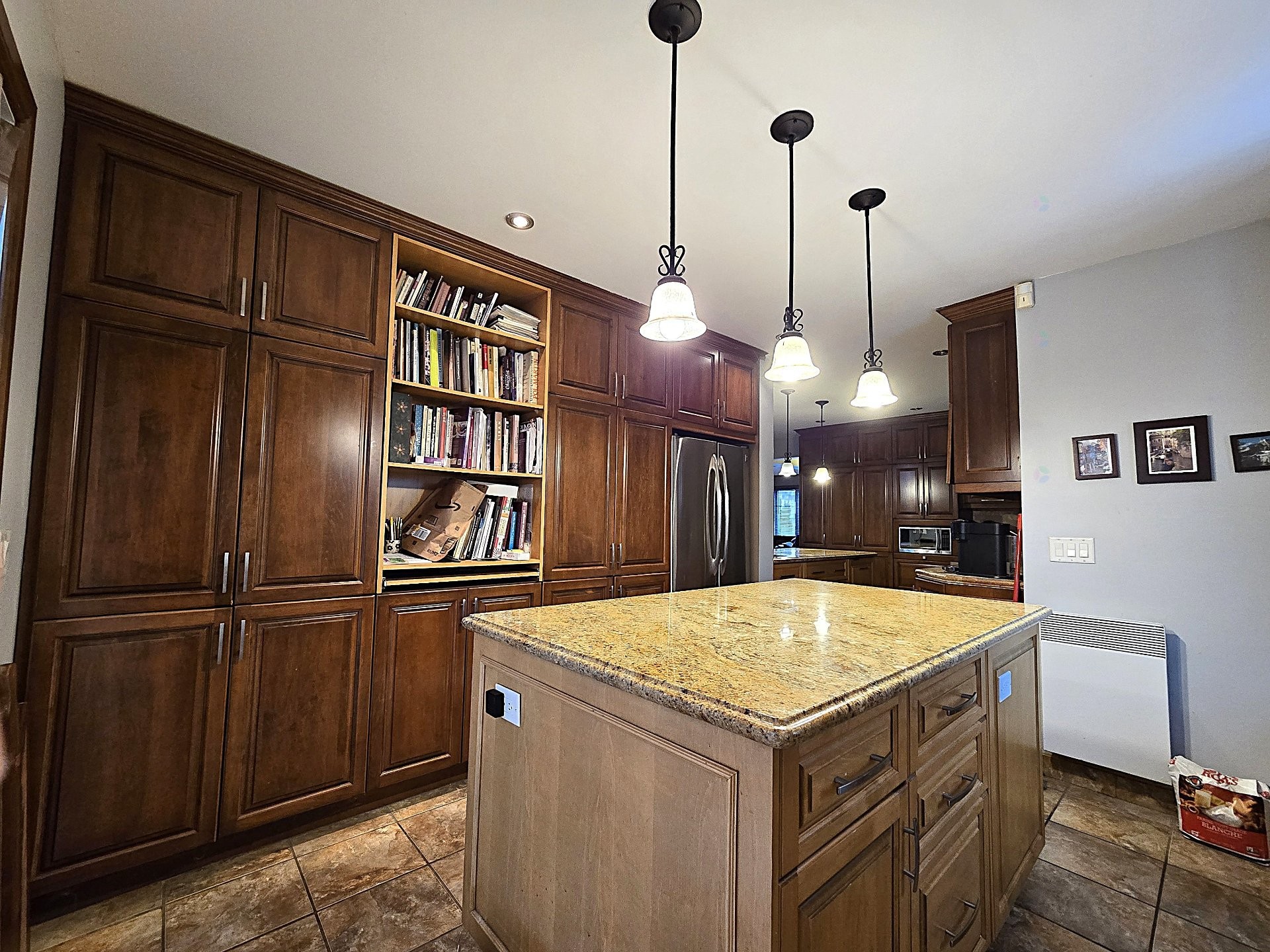 









1004


Av. Suzanne

,
Laval (Saint-Vincent-de-Paul),




QC
H7C2J6

