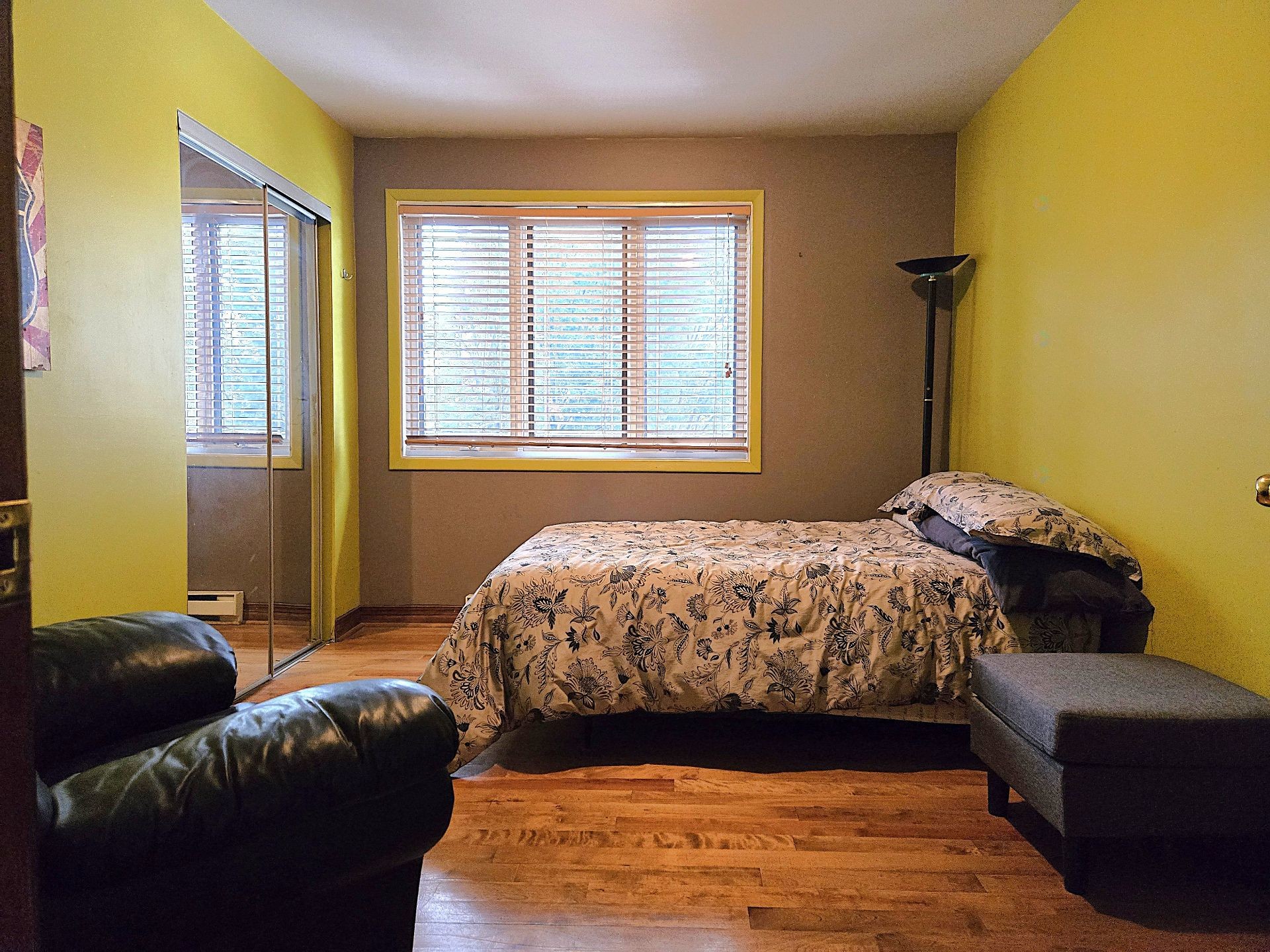 









1004


Av. Suzanne

,
Laval (Saint-Vincent-de-Paul),




QC
H7C2J6

