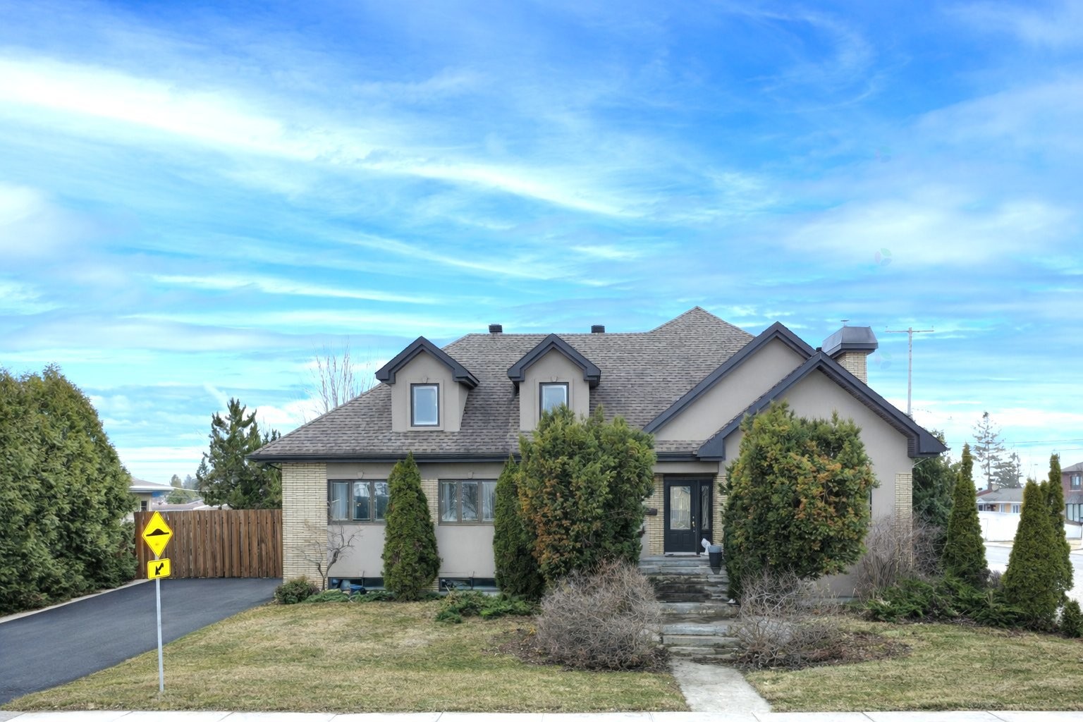 









1004


Av. Suzanne

,
Laval (Saint-Vincent-de-Paul),




QC
H7C2J6

