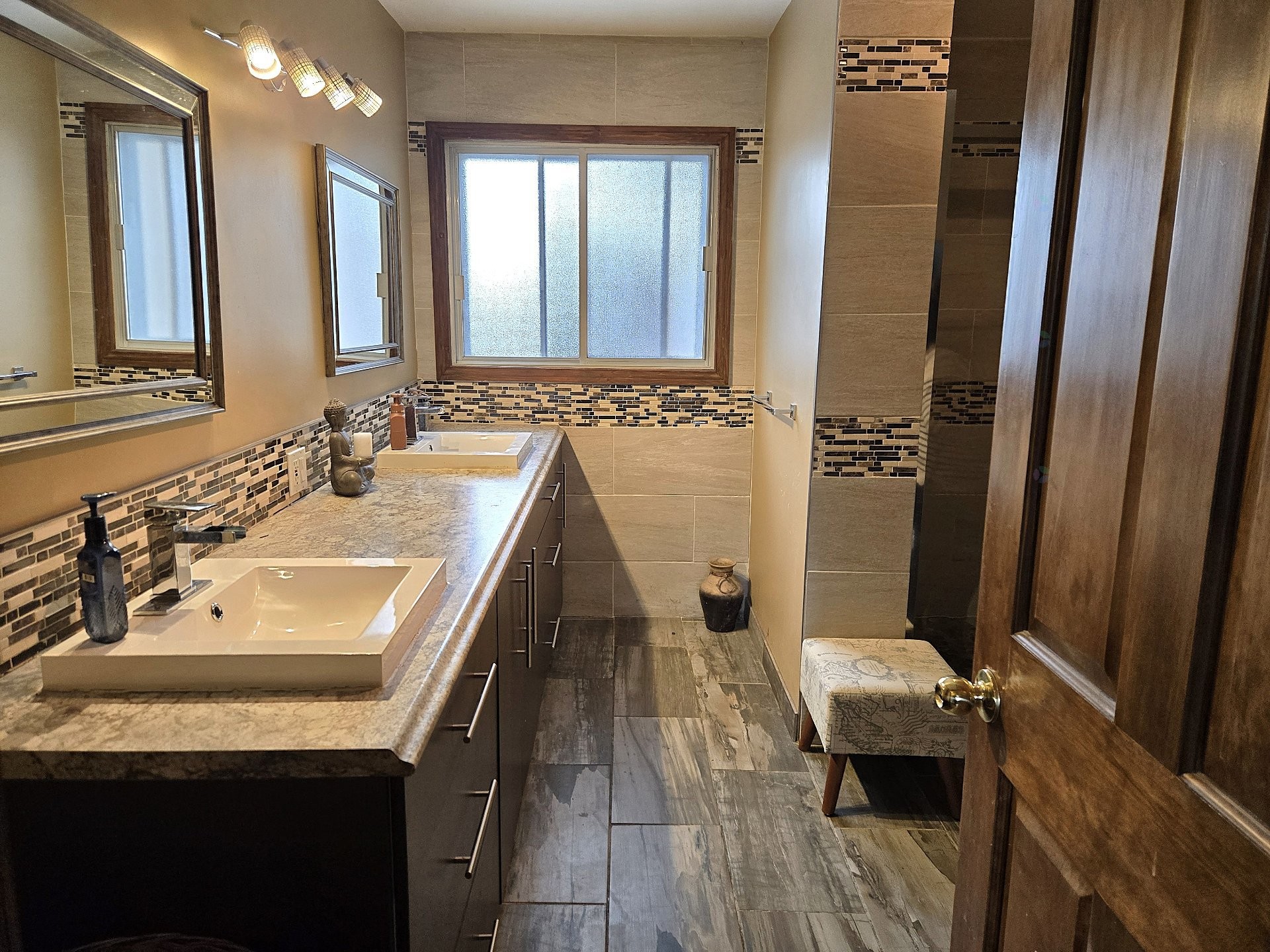 









1004


Av. Suzanne

,
Laval (Saint-Vincent-de-Paul),




QC
H7C2J6

