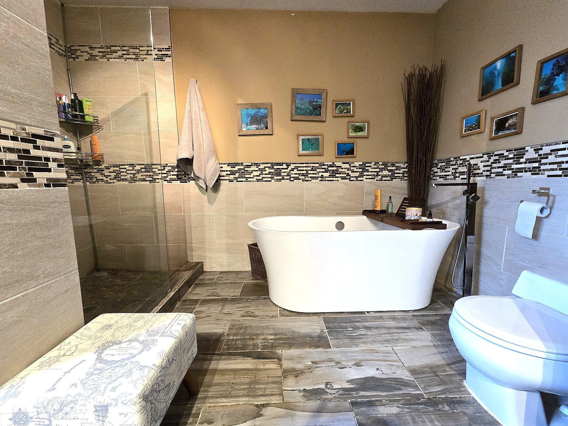 









1004


Av. Suzanne

,
Laval (Saint-Vincent-de-Paul),




QC
H7C2J6

