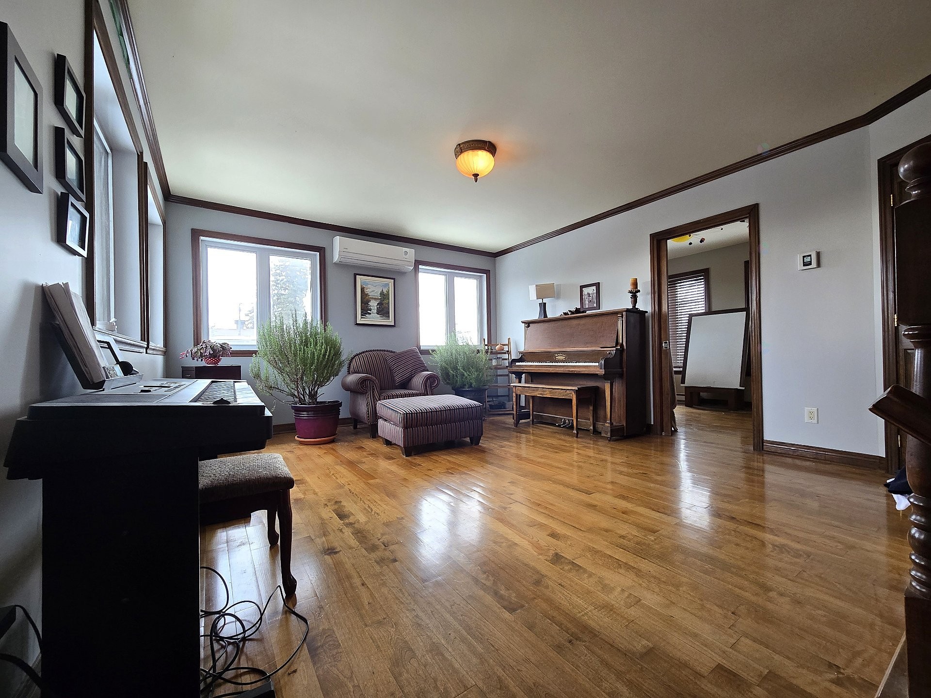 









1004


Av. Suzanne

,
Laval (Saint-Vincent-de-Paul),




QC
H7C2J6

