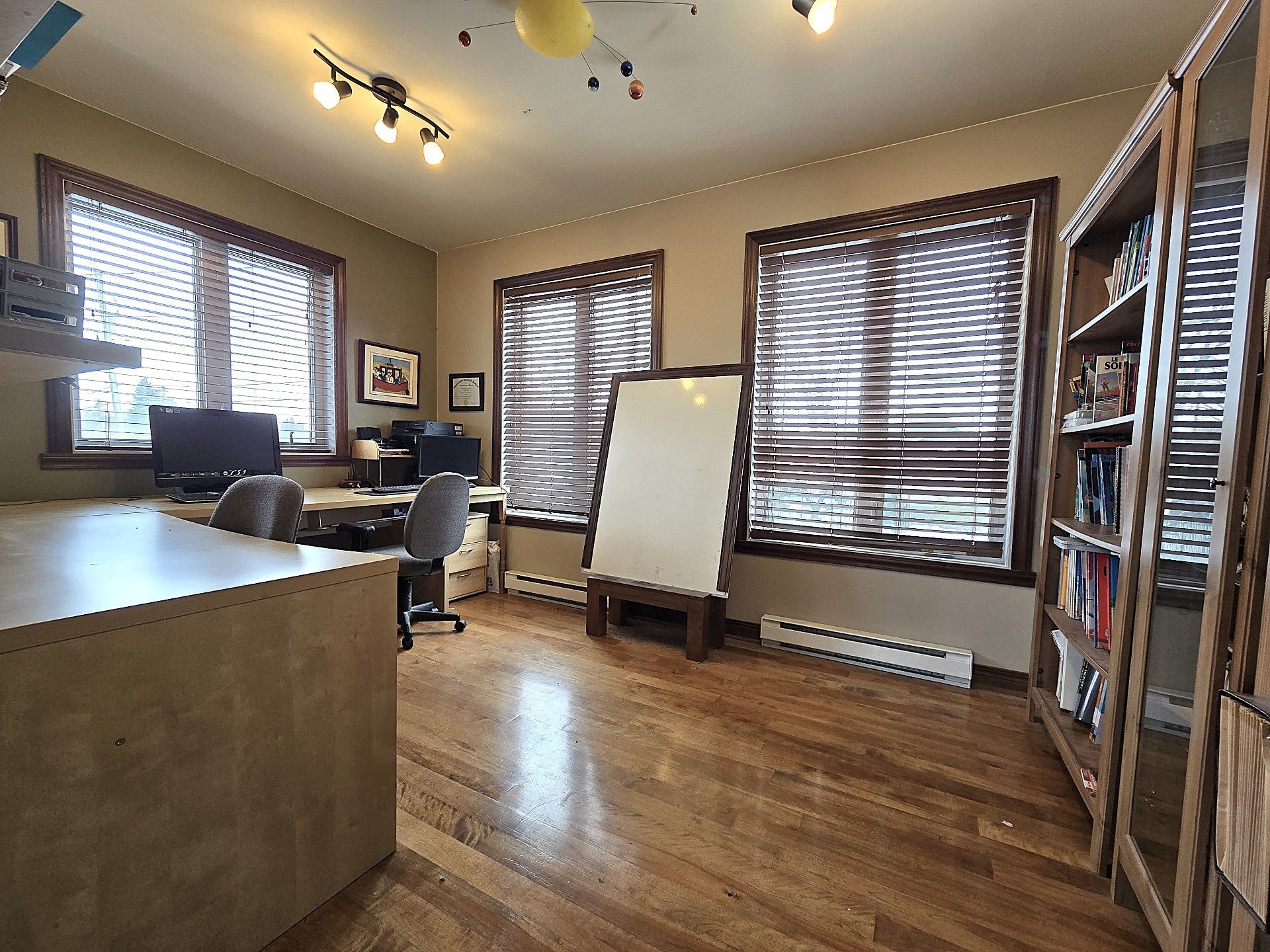 









1004


Av. Suzanne

,
Laval (Saint-Vincent-de-Paul),




QC
H7C2J6

