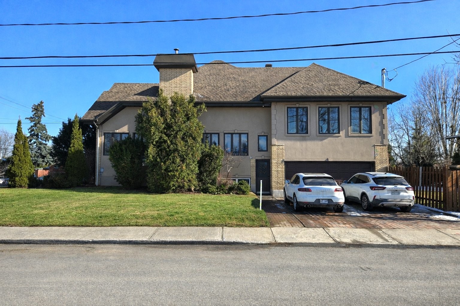 









1004


Av. Suzanne

,
Laval (Saint-Vincent-de-Paul),




QC
H7C2J6

