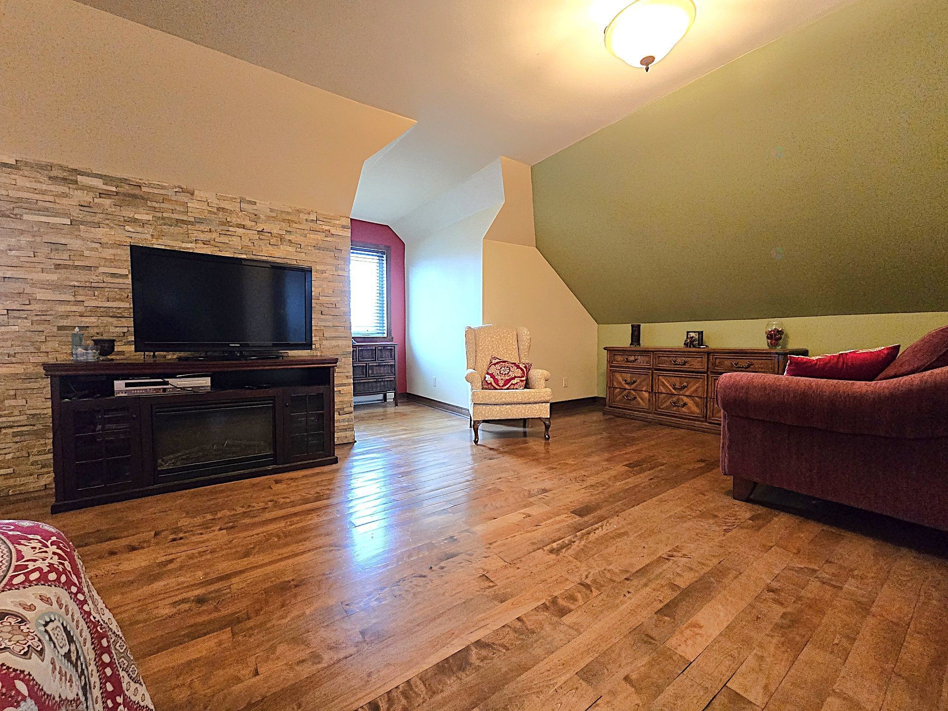 









1004


Av. Suzanne

,
Laval (Saint-Vincent-de-Paul),




QC
H7C2J6

