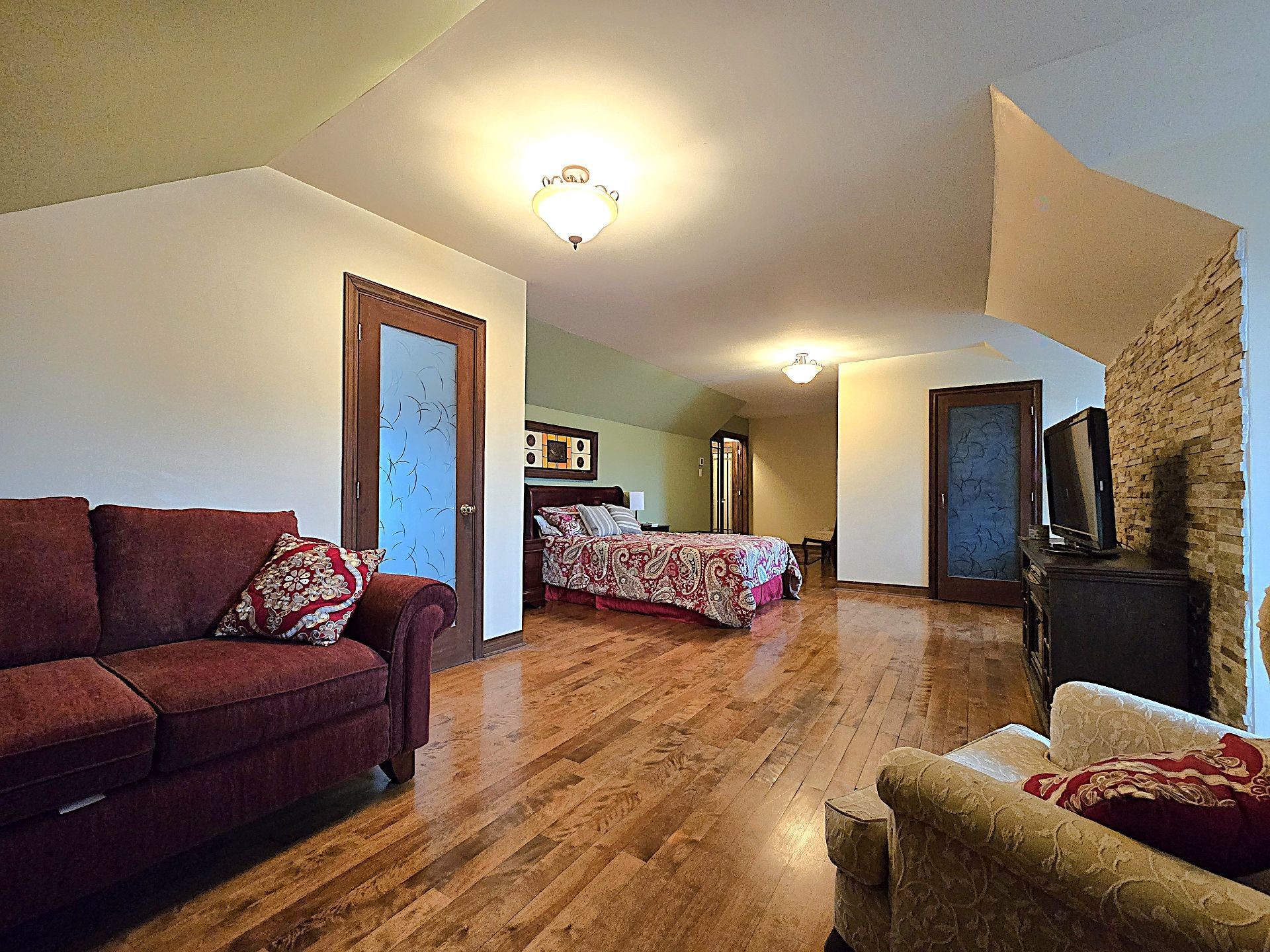 









1004


Av. Suzanne

,
Laval (Saint-Vincent-de-Paul),




QC
H7C2J6

