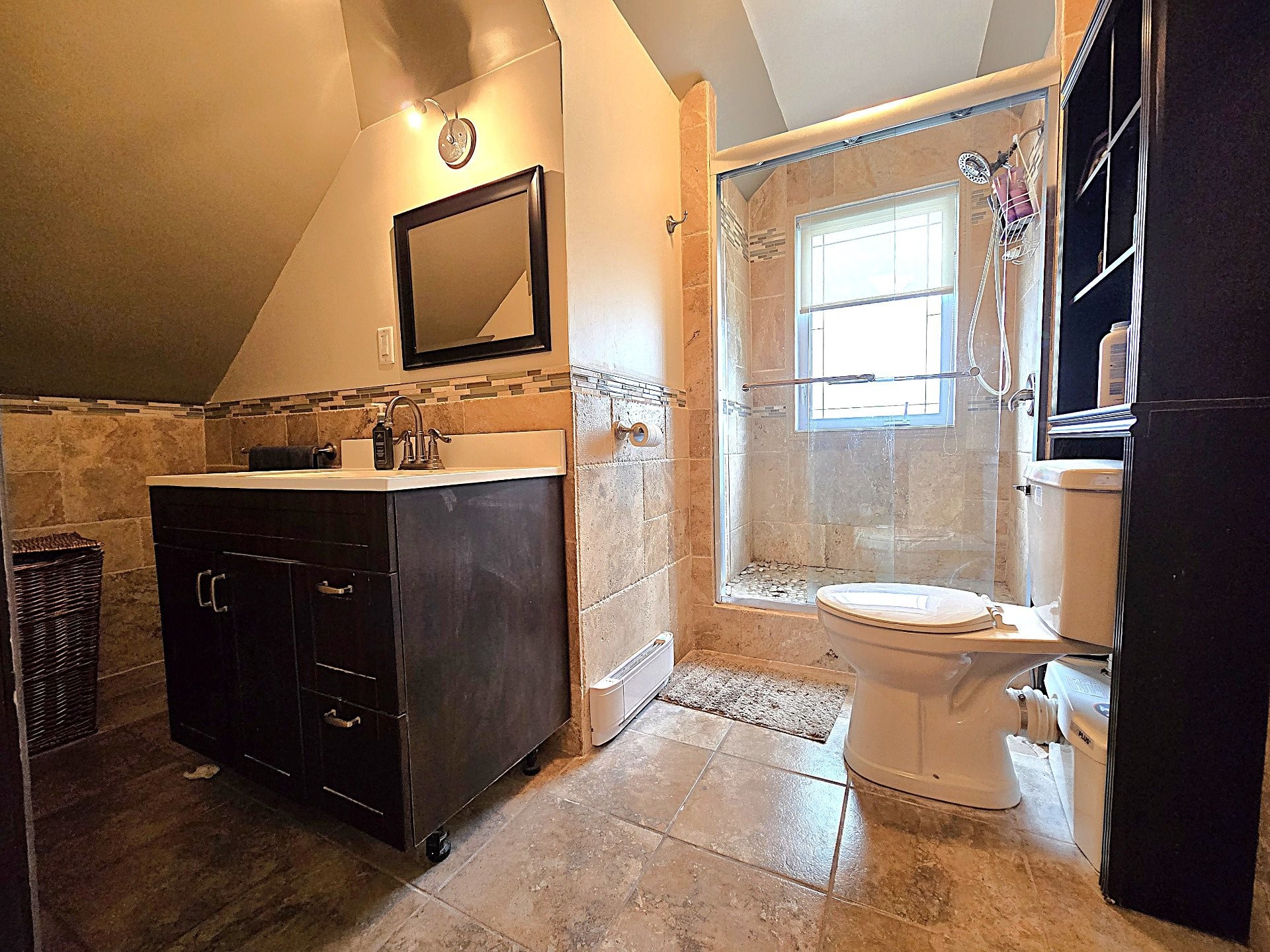 









1004


Av. Suzanne

,
Laval (Saint-Vincent-de-Paul),




QC
H7C2J6

