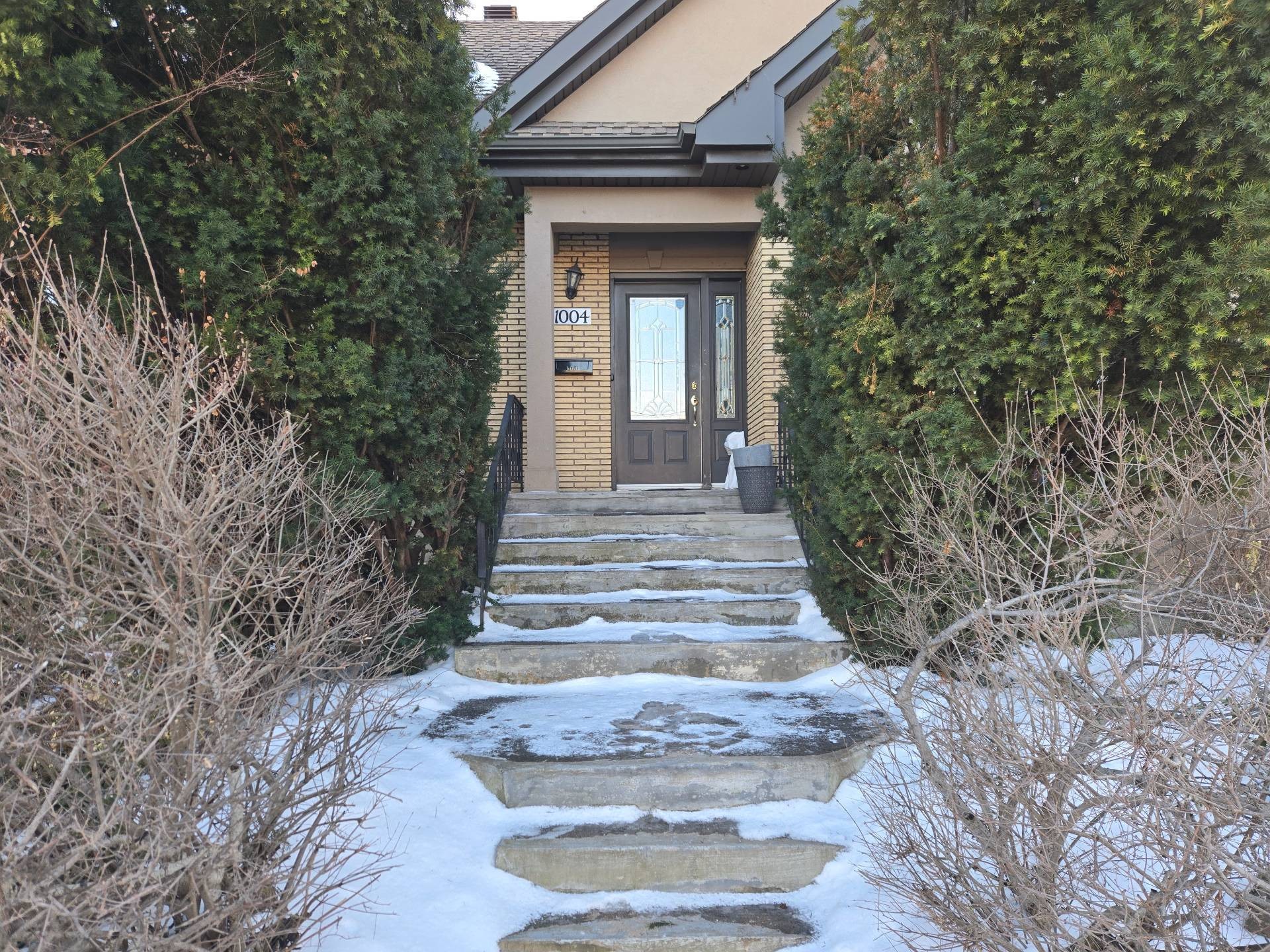 









1004


Av. Suzanne

,
Laval (Saint-Vincent-de-Paul),




QC
H7C2J6

