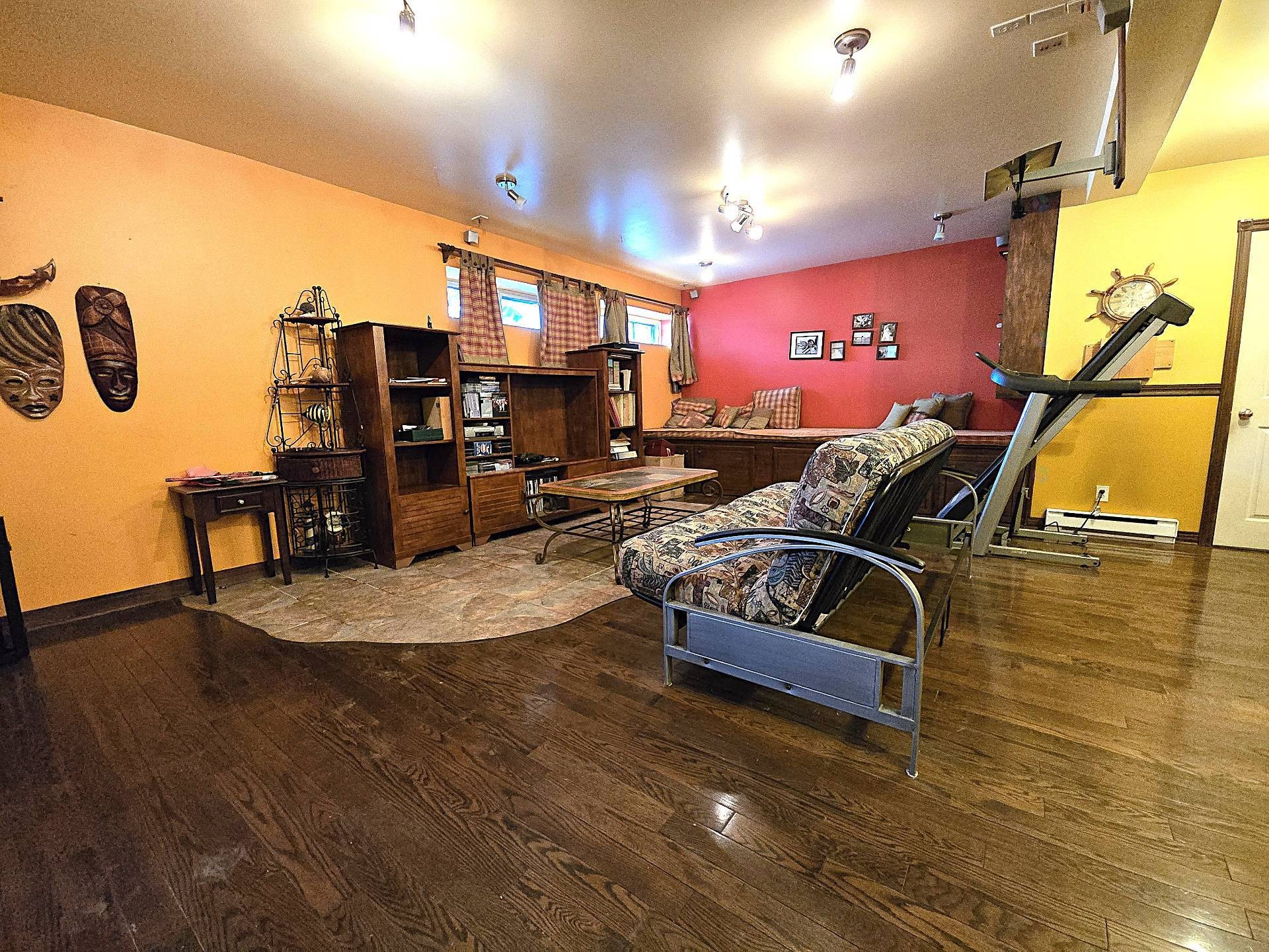 









1004


Av. Suzanne

,
Laval (Saint-Vincent-de-Paul),




QC
H7C2J6

