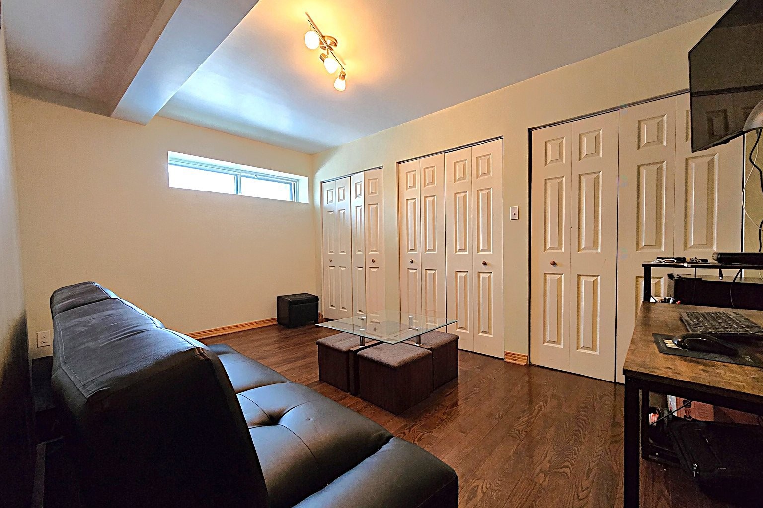 









1004


Av. Suzanne

,
Laval (Saint-Vincent-de-Paul),




QC
H7C2J6

