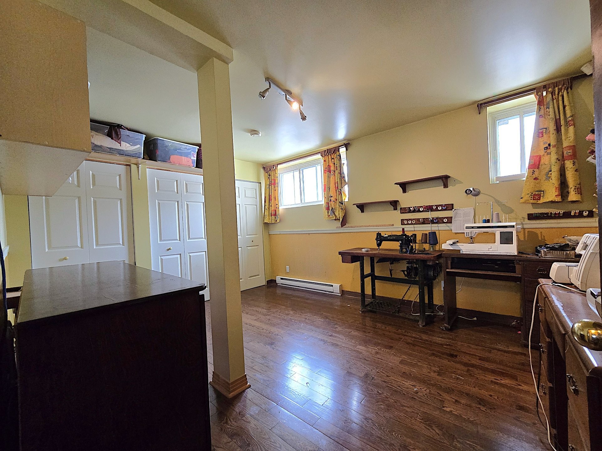 









1004


Av. Suzanne

,
Laval (Saint-Vincent-de-Paul),




QC
H7C2J6

