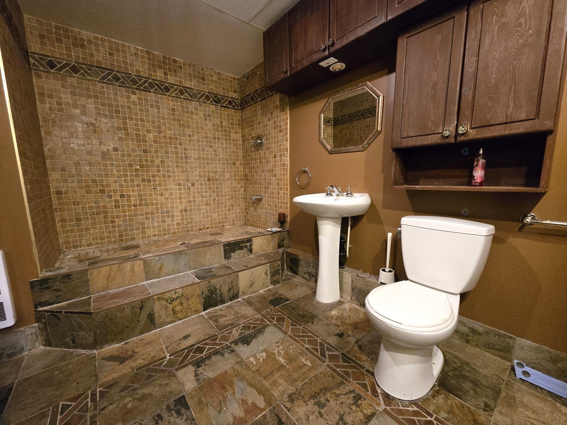 









1004


Av. Suzanne

,
Laval (Saint-Vincent-de-Paul),




QC
H7C2J6

