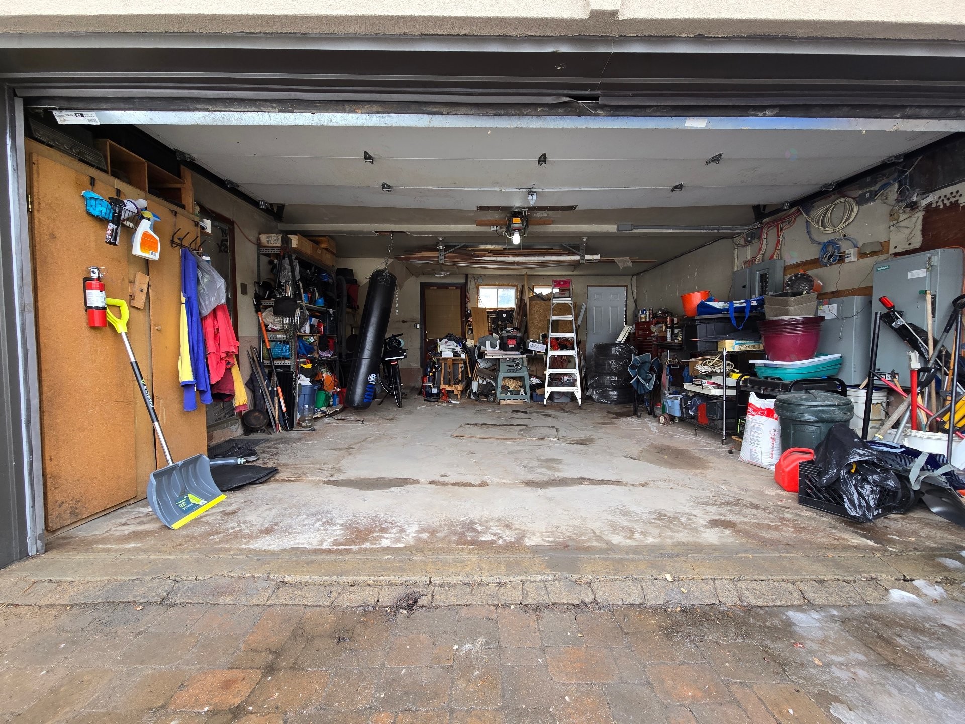 









1004


Av. Suzanne

,
Laval (Saint-Vincent-de-Paul),




QC
H7C2J6

