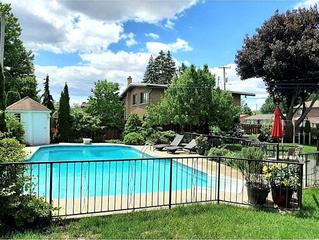 









1004


Av. Suzanne

,
Laval (Saint-Vincent-de-Paul),




QC
H7C2J6

