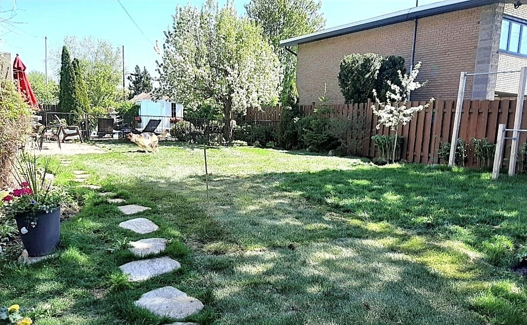 









1004


Av. Suzanne

,
Laval (Saint-Vincent-de-Paul),




QC
H7C2J6

