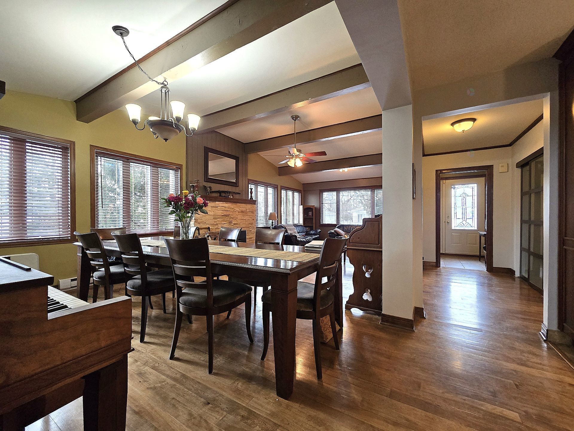 









1004


Av. Suzanne

,
Laval (Saint-Vincent-de-Paul),




QC
H7C2J6

