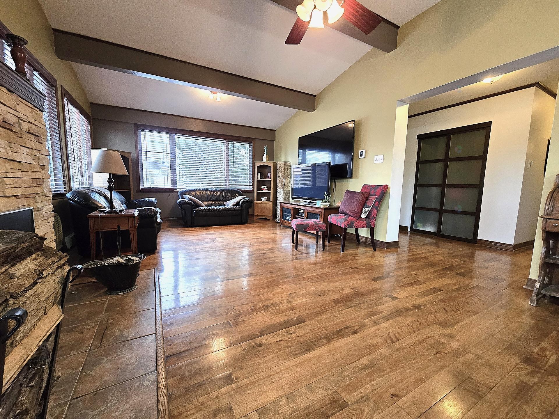 









1004


Av. Suzanne

,
Laval (Saint-Vincent-de-Paul),




QC
H7C2J6

