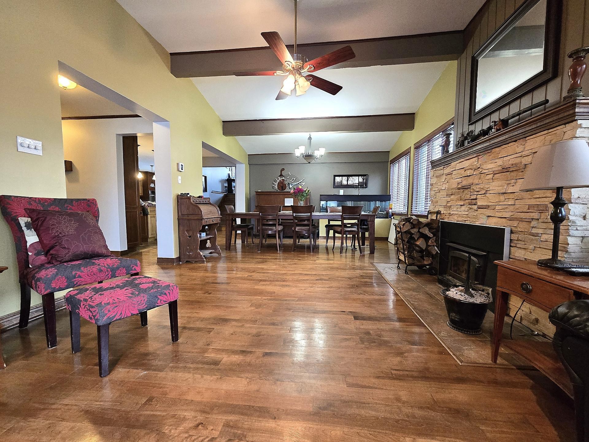 









1004


Av. Suzanne

,
Laval (Saint-Vincent-de-Paul),




QC
H7C2J6

