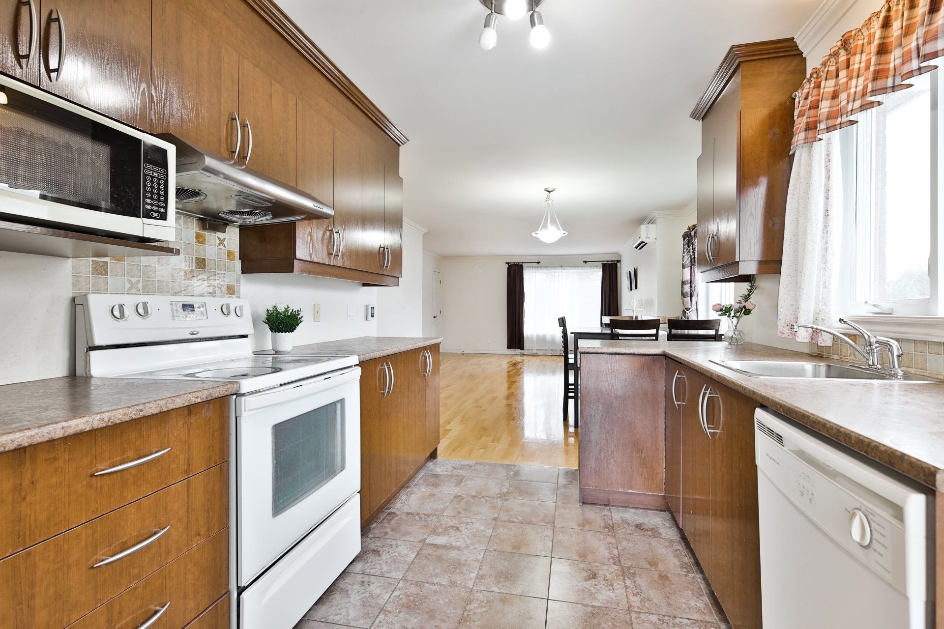 









3032


Rue de Lyon

,
Longueuil (Le Vieux-Longueuil),




QC
J4L3R7

