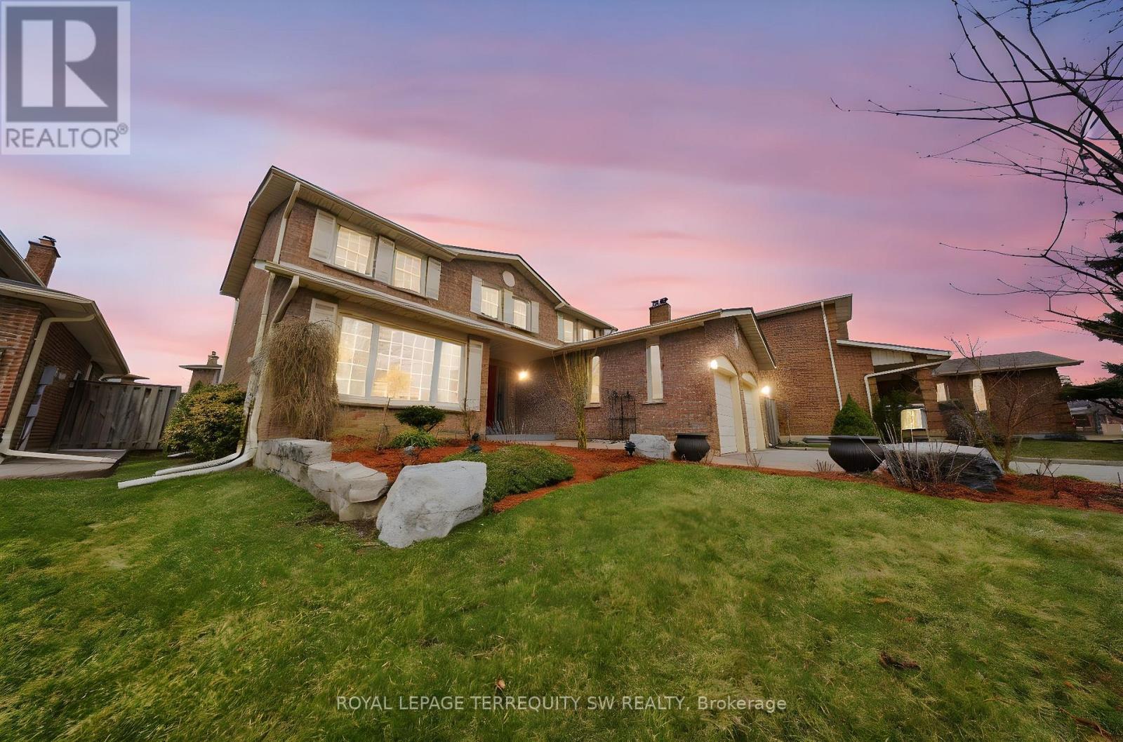 












1169 CARLO COURT

,
Mississauga,




Ontario
L4W3N6

