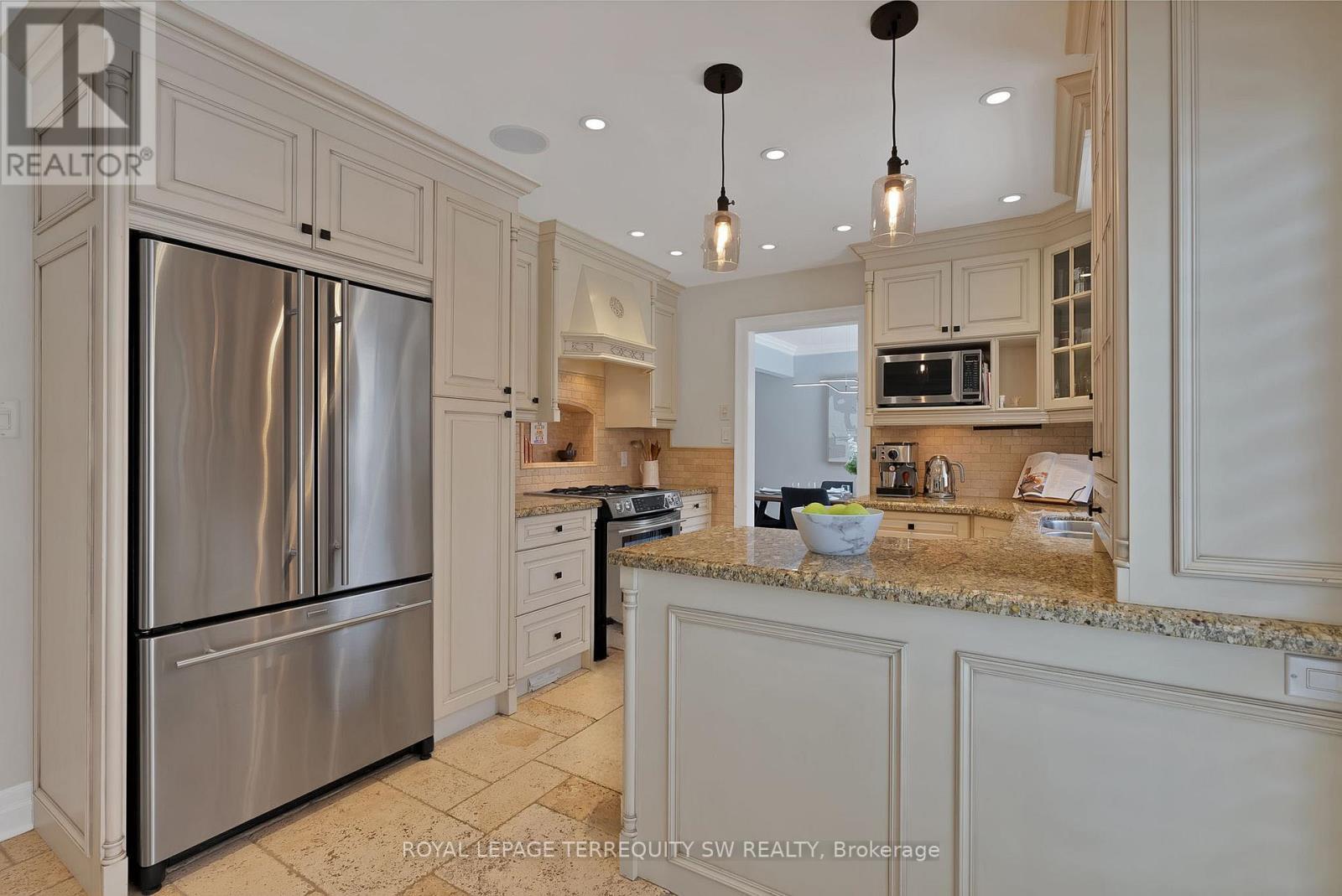 












1169 CARLO COURT

,
Mississauga,




Ontario
L4W3N6

