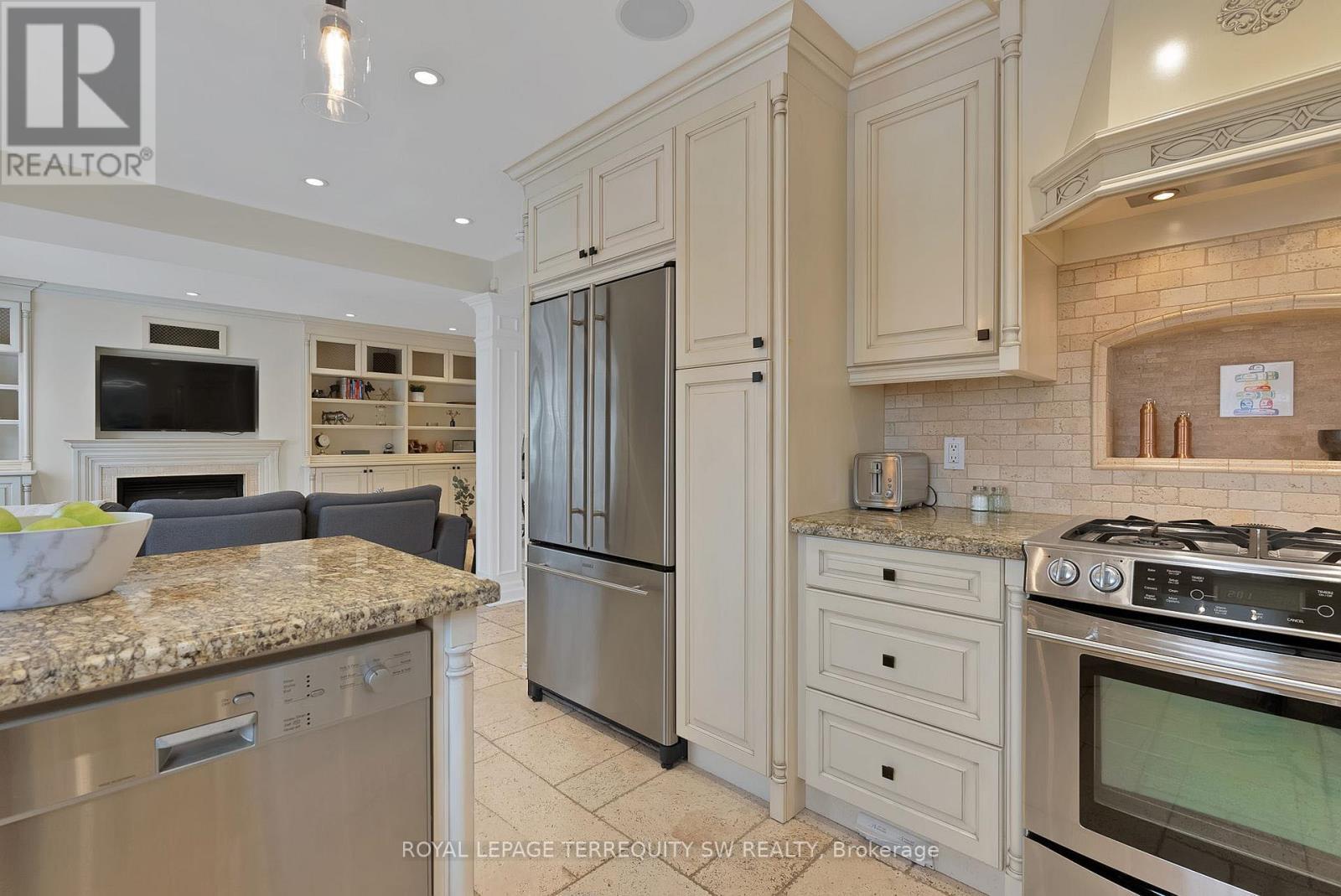 












1169 CARLO COURT

,
Mississauga,




Ontario
L4W3N6

