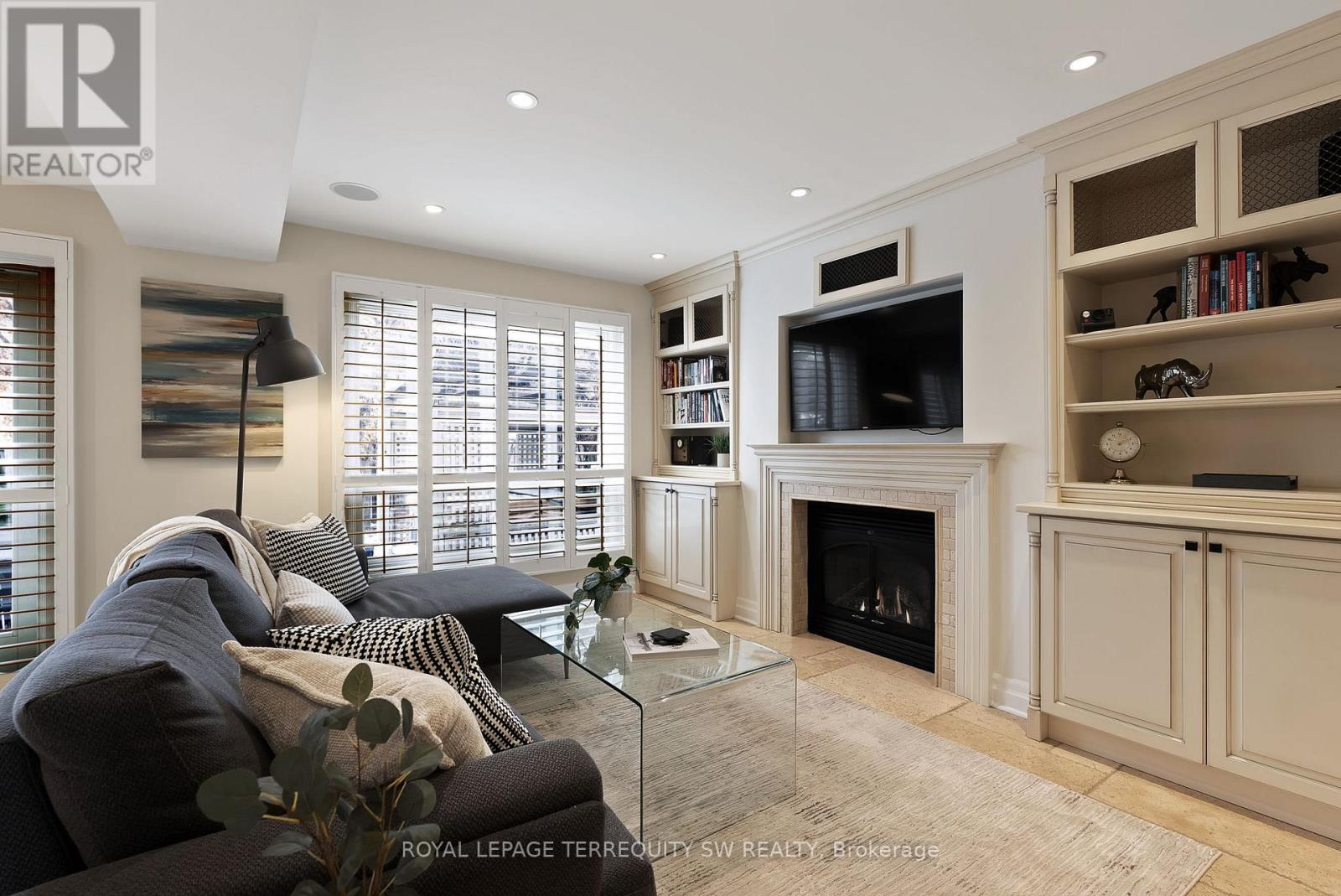 












1169 CARLO COURT

,
Mississauga,




Ontario
L4W3N6

