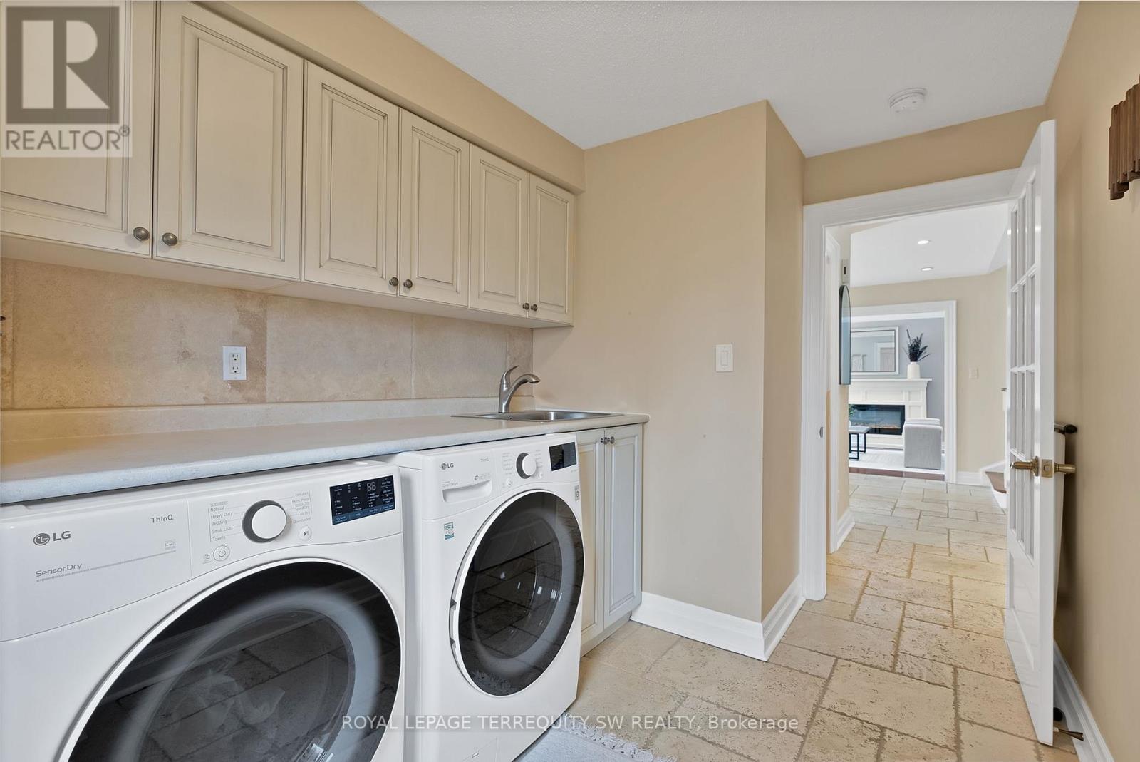 












1169 CARLO COURT

,
Mississauga,




Ontario
L4W3N6

