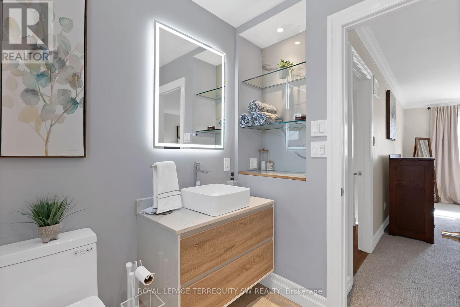 












1169 CARLO COURT

,
Mississauga,




Ontario
L4W3N6

