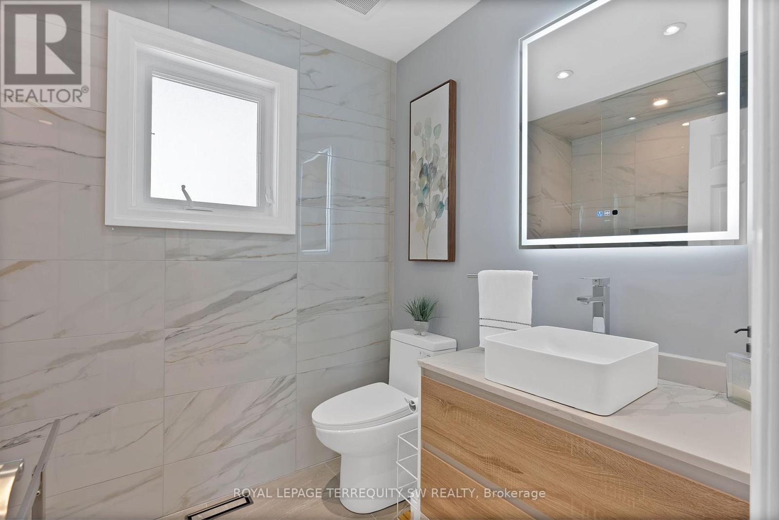 












1169 CARLO COURT

,
Mississauga,




Ontario
L4W3N6

