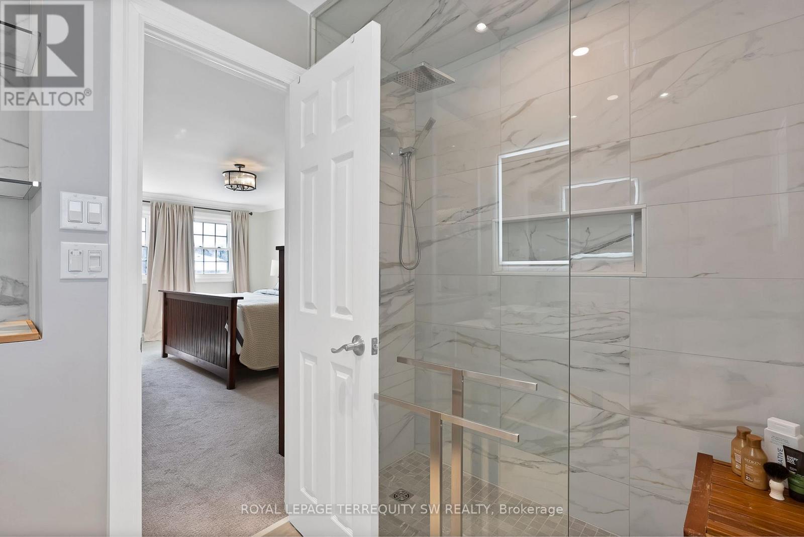 












1169 CARLO COURT

,
Mississauga,




Ontario
L4W3N6

