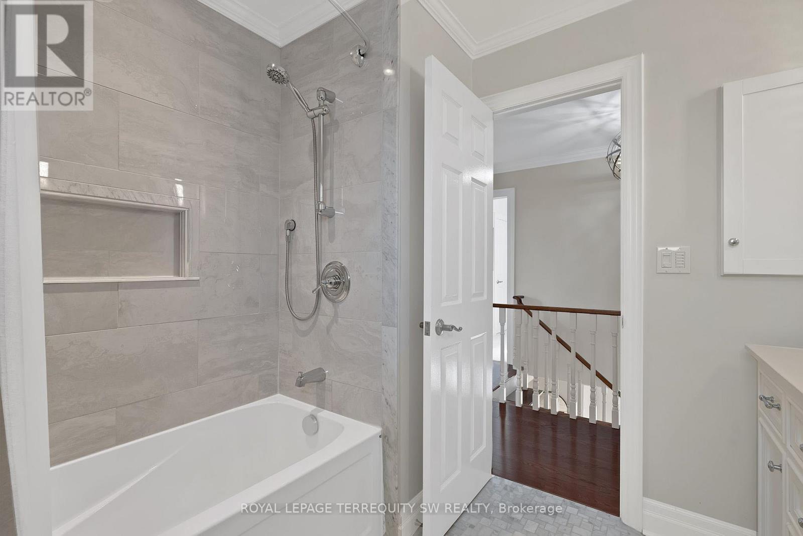 












1169 CARLO COURT

,
Mississauga,




Ontario
L4W3N6

