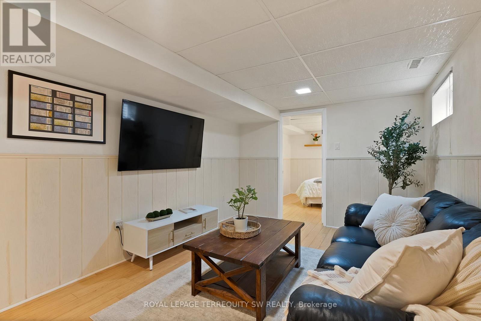 












1169 CARLO COURT

,
Mississauga,




Ontario
L4W3N6

