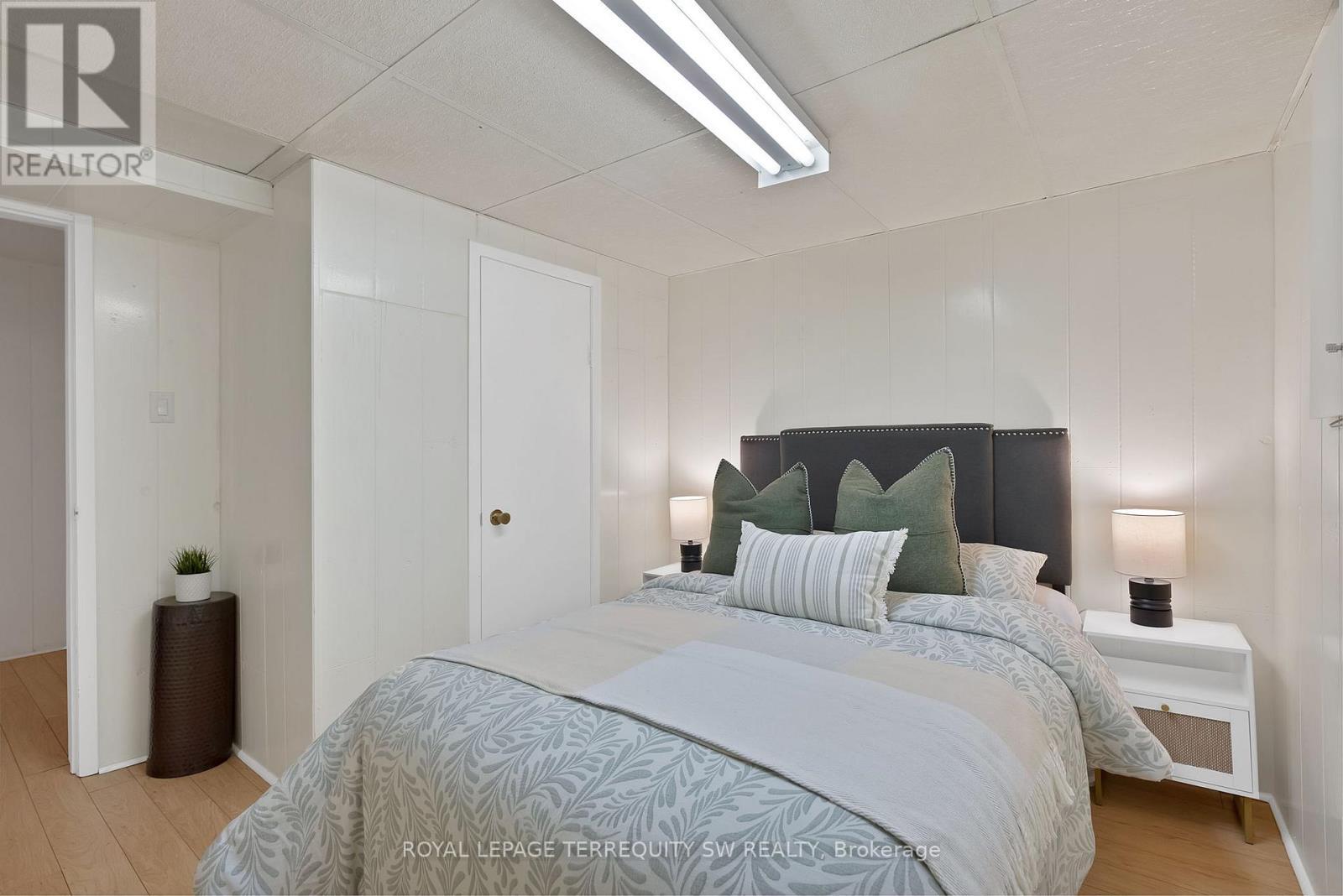 












1169 CARLO COURT

,
Mississauga,




Ontario
L4W3N6

