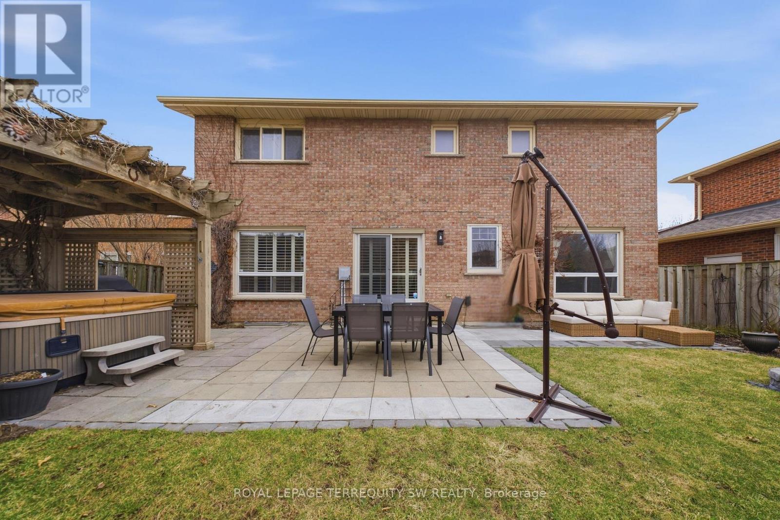 












1169 CARLO COURT

,
Mississauga,




Ontario
L4W3N6

