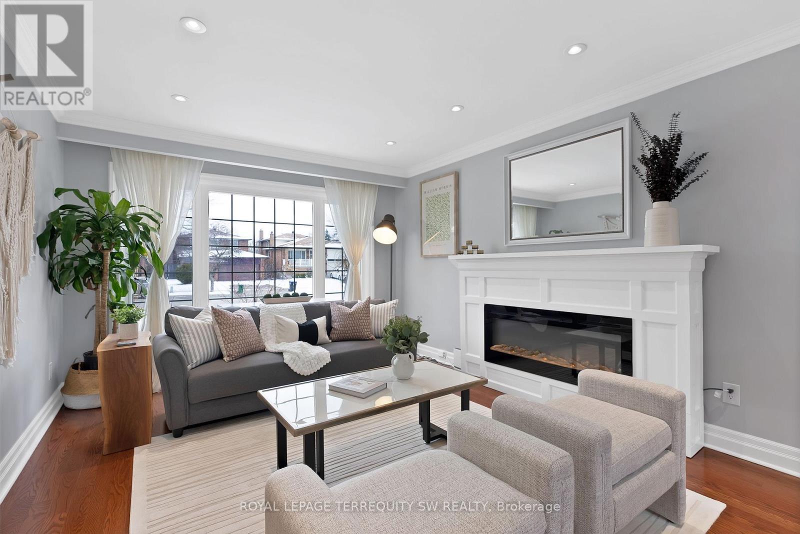 












1169 CARLO COURT

,
Mississauga,




Ontario
L4W3N6

