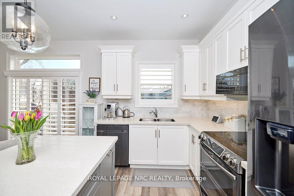 












3806 RYAN AVENUE

,
Fort Erie (Crystal Beach),




Ontario
L0S1B0

