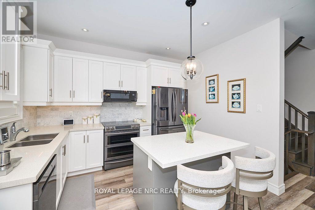 












3806 RYAN AVENUE

,
Fort Erie (Crystal Beach),




Ontario
L0S1B0

