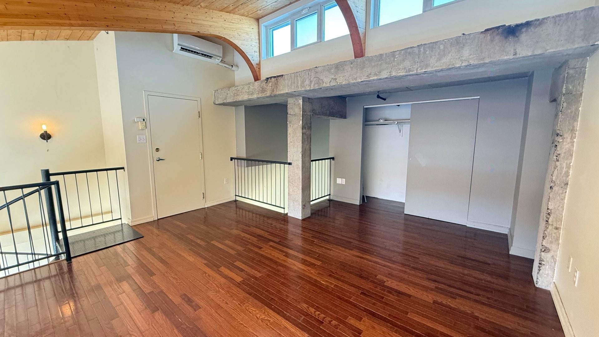 









2801


Rue du Centre

, 332,
Montréal (Le Sud-Ouest),




QC
H3K3C4

