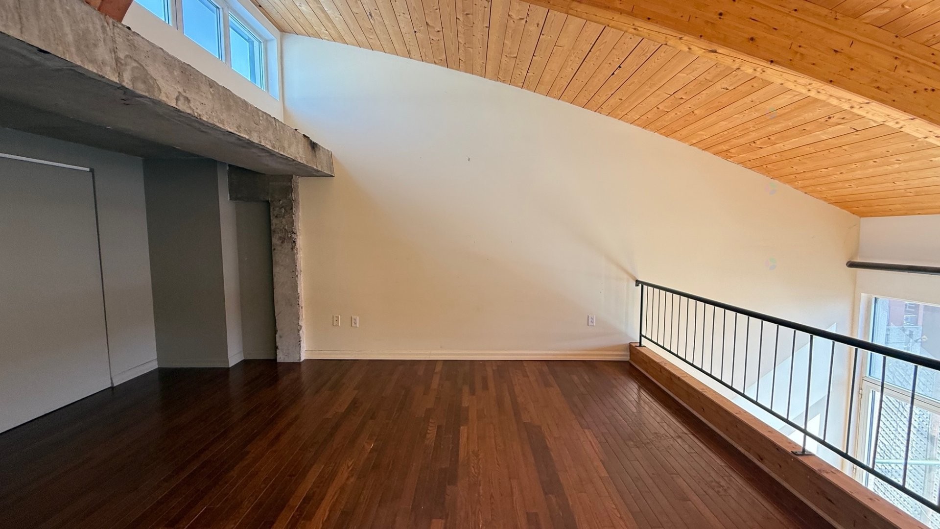 









2801


Rue du Centre

, 332,
Montréal (Le Sud-Ouest),




QC
H3K3C4

