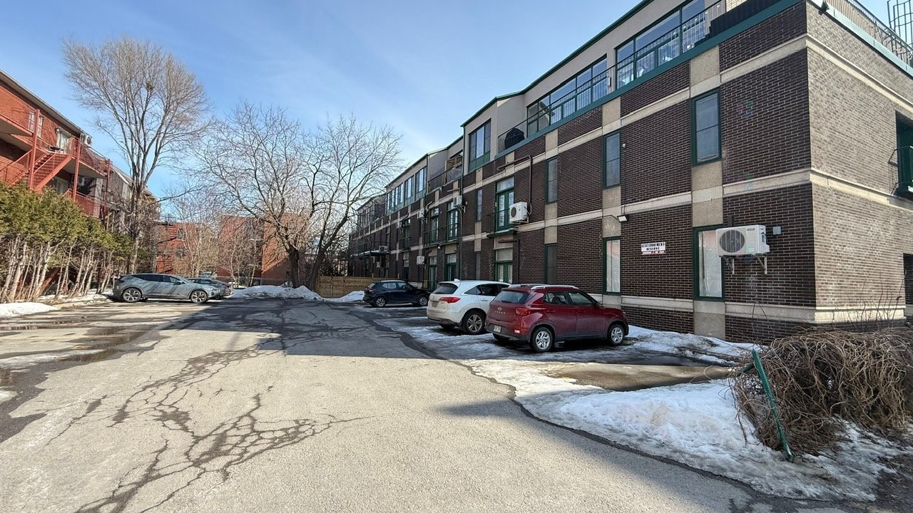 









2801


Rue du Centre

, 332,
Montréal (Le Sud-Ouest),




QC
H3K3C4

