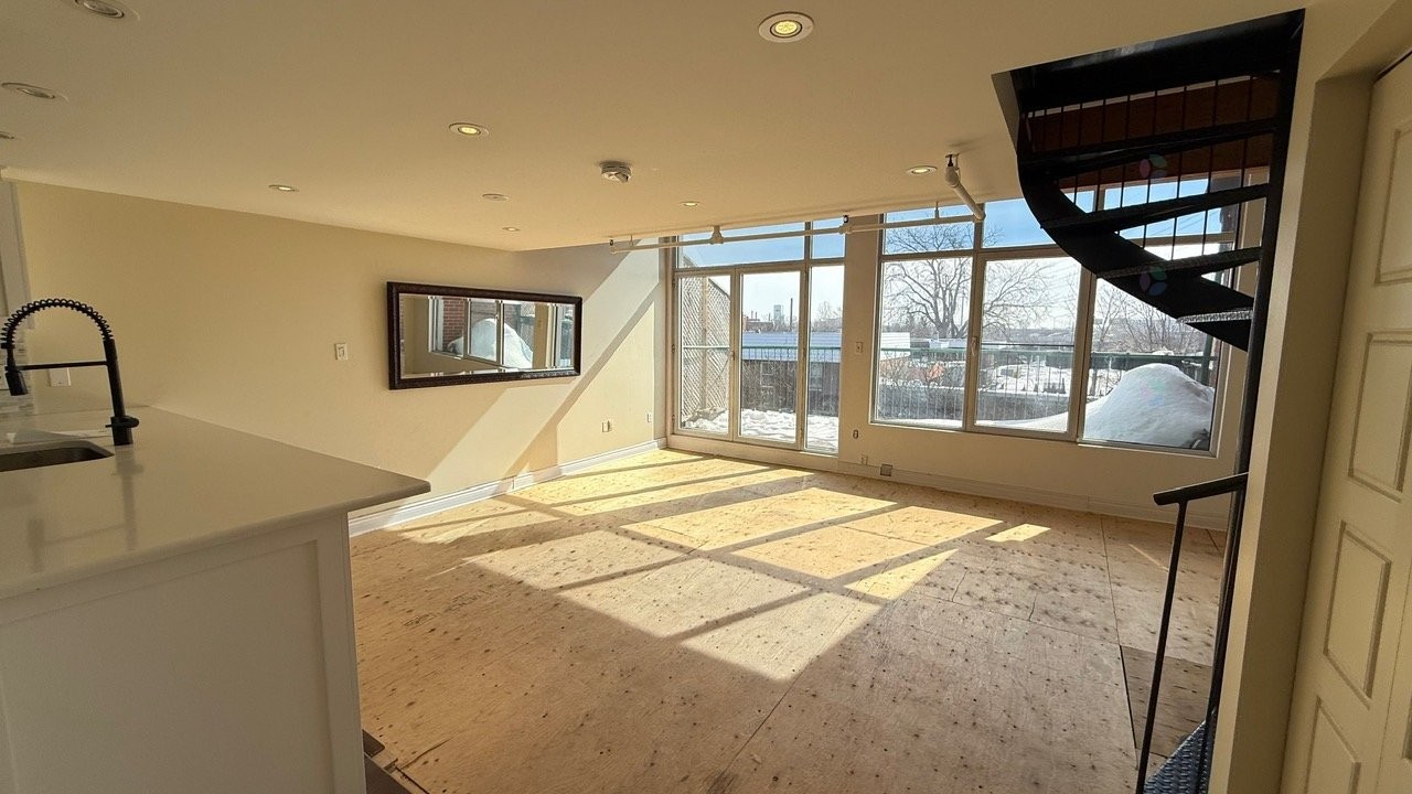 









2801


Rue du Centre

, 332,
Montréal (Le Sud-Ouest),




QC
H3K3C4

